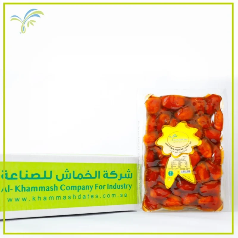 كرتون خلاص القصيم درجة أولى - 1 كيلو (8 علب) طعم أصيل وجودة لا تضاهى تمتع بمذاق التمر الفاخر مع خلاص القصيم درجة أولى. تمر طبيعي وعالي الجودة، يتميز بنكهته الحلوة وقوامه الناعم، ليكون خيارًا مثاليًا لتقديمه في الضيافة أو الاستمتاع به كوجبة خفيفة صحية. المواصفات: النوع: تمر خلاص. الوزن: 1 كيلوغرام لكل علبة. العبوة: كرتون يحتوي على 8 علب (8 × 1 كيلوغرام). تمر طبيعي 100% وخالي من المواد الحافظة والإضافات الصناعية. مغلف بعناية للحفاظ على الطزاجة والجودة. المزايا: جودة عالية: منتقى من أفضل مزارع القصيم. طعم حلو طبيعي: نكهة لذيذة تناسب جميع الأذواق. قوام مثالي: تمر طري وسهل التناول. مناسب للجميع: خيار صحي للأطفال والكبار. الاستخدامات: تقديمه في الضيافة بجانب القهوة العربية أو الشاي. تناوله كوجبة خفيفة غنية بالطاقة خلال اليوم. استخدامه في إعداد الحلويات الشرقية والغربية. هدية مثالية في المناسبات والأعياد. الفوائد الصحية: غني بالألياف التي تدعم صحة الجهاز الهضمي. مصدر طبيعي للطاقة، غني بالسكريات الطبيعية. يحتوي على معادن وفيتامينات مثل البوتاسيوم والمغنيسيوم. يعزز المناعة ويساعد في تحسين النشاط البدني والذهني. لماذا تشتري من متجر التين؟ الجودة المضمونة: نقدم تمرًا طازجًا من أفضل إنتاج القصيم. التوصيل السريع: خدمة مريحة وآمنة داخل شمال الرياض. أسعار تنافسية: قيمة استثنائية مقابل المال مع عروض مميزة. تغليف صحي وآمن: يحافظ على نكهة التمر وطزاجته. اطلب الآن كرتون تمر خلاص القصيم درجة أولى (8 علب × 1 كيلو) واستمتع بأفضل أنواع التمر الفاخر!