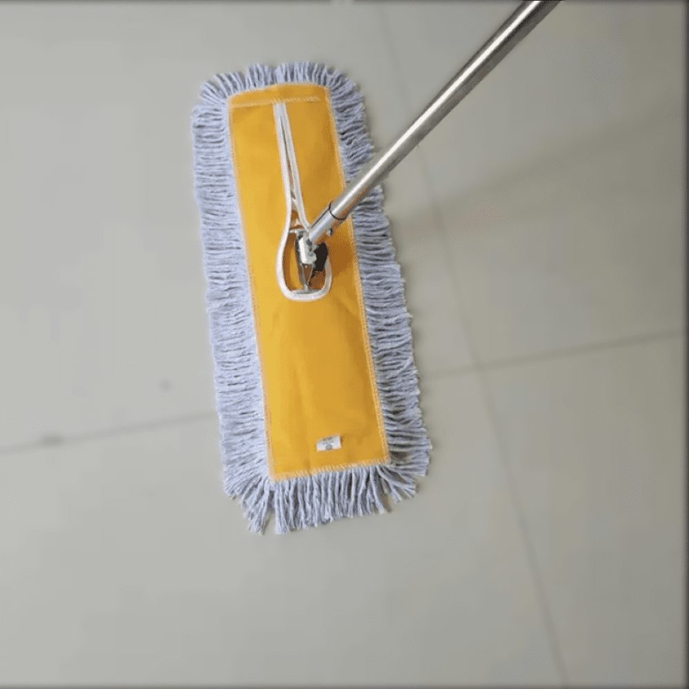 Mop with a movable and adjustable head